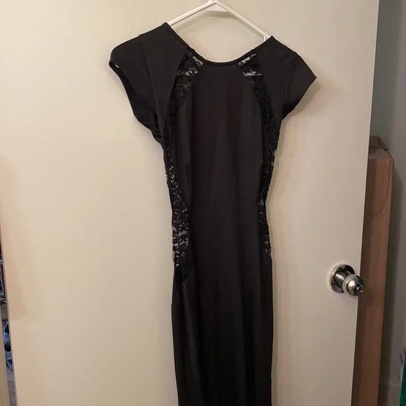 Glamorous!! TFNC lace maxi/gown. New Year’s Eve, prom, gala and more !!! - Picture 10 of 15